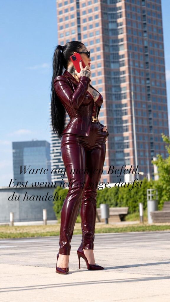 Domina Vicky