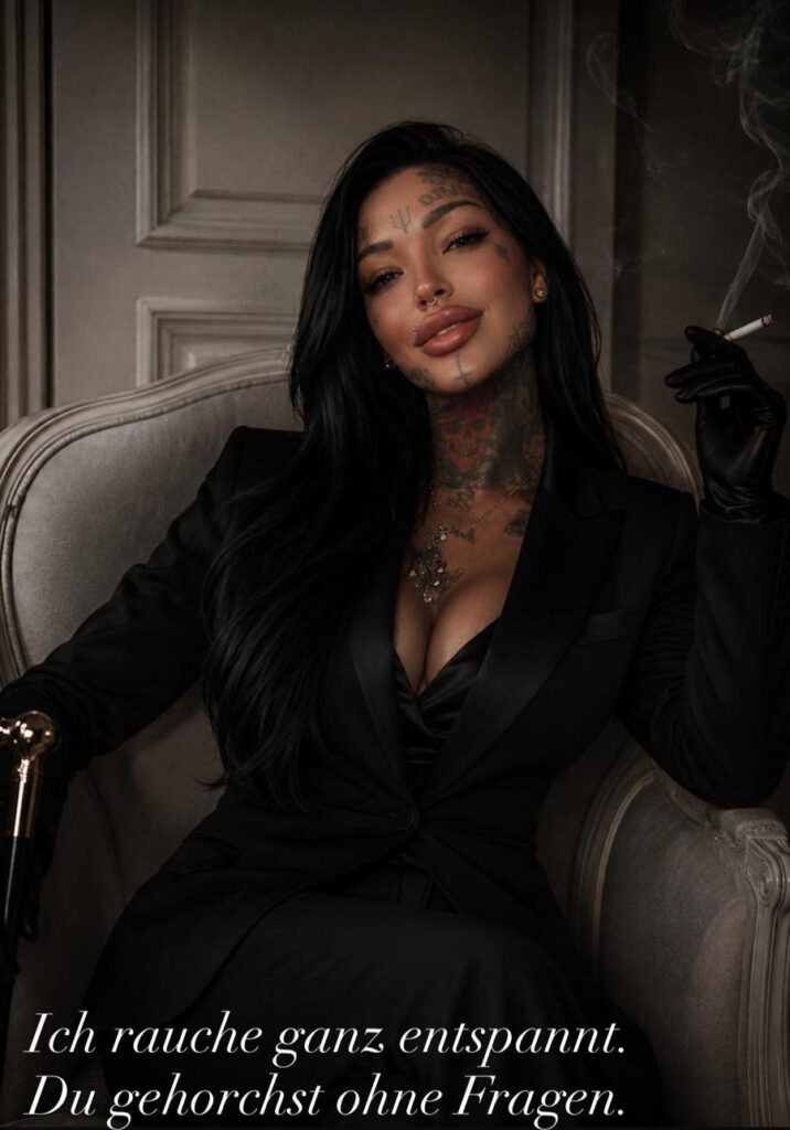 Domina Vicky
