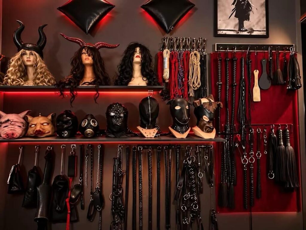Domina Vicky
