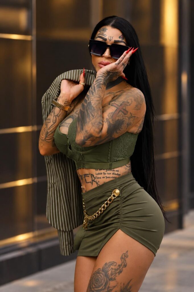 Domina Vicky