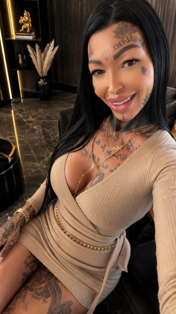 Domina Vicky