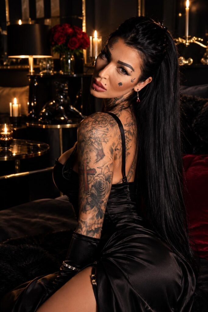 Domina Vicky