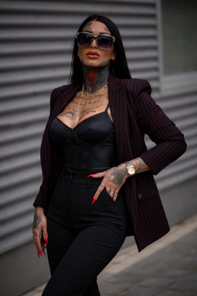 Domina Vicky