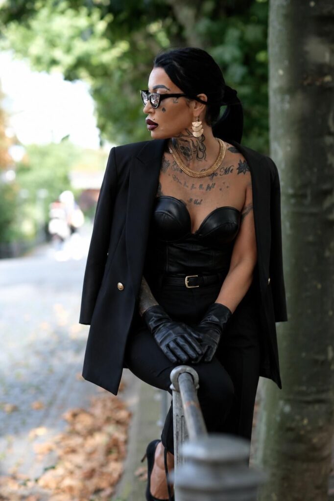 Domina Vicky