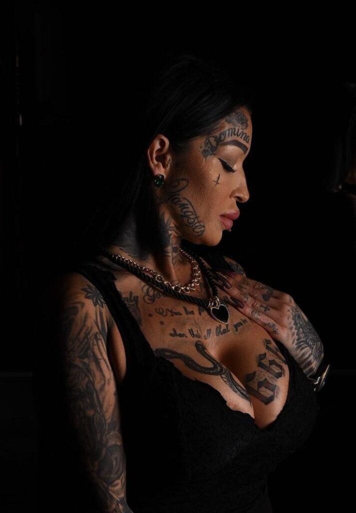 Domina Vicky