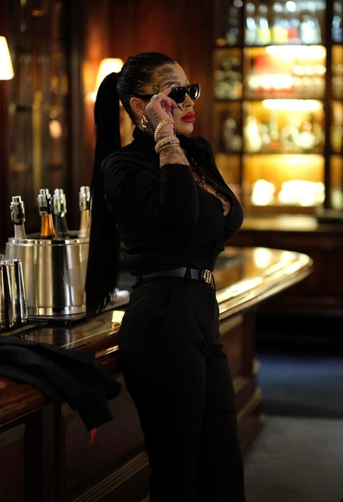 Domina Vicky