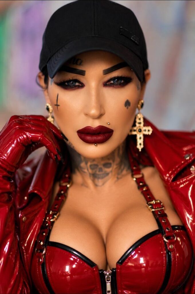 Domina Vicky